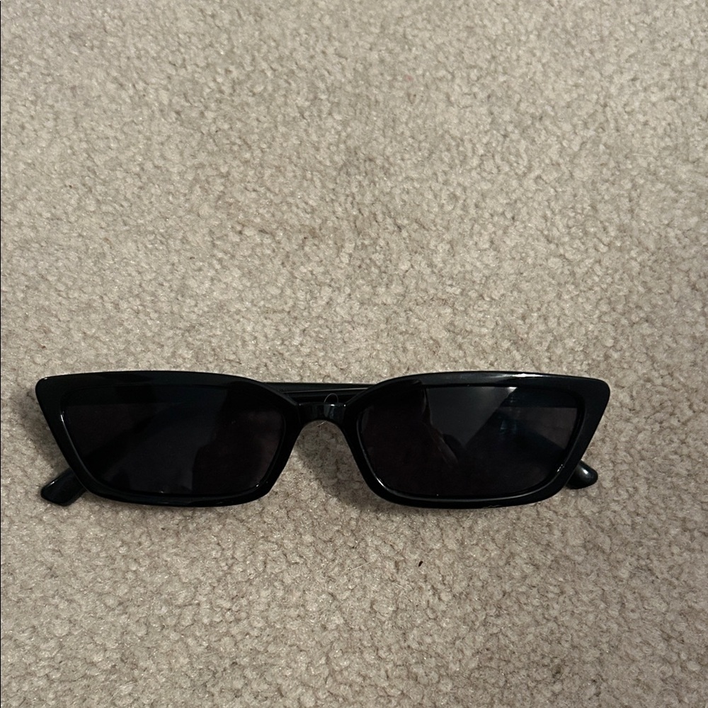 Amazon Essentials Black Rectangular Sunglasses